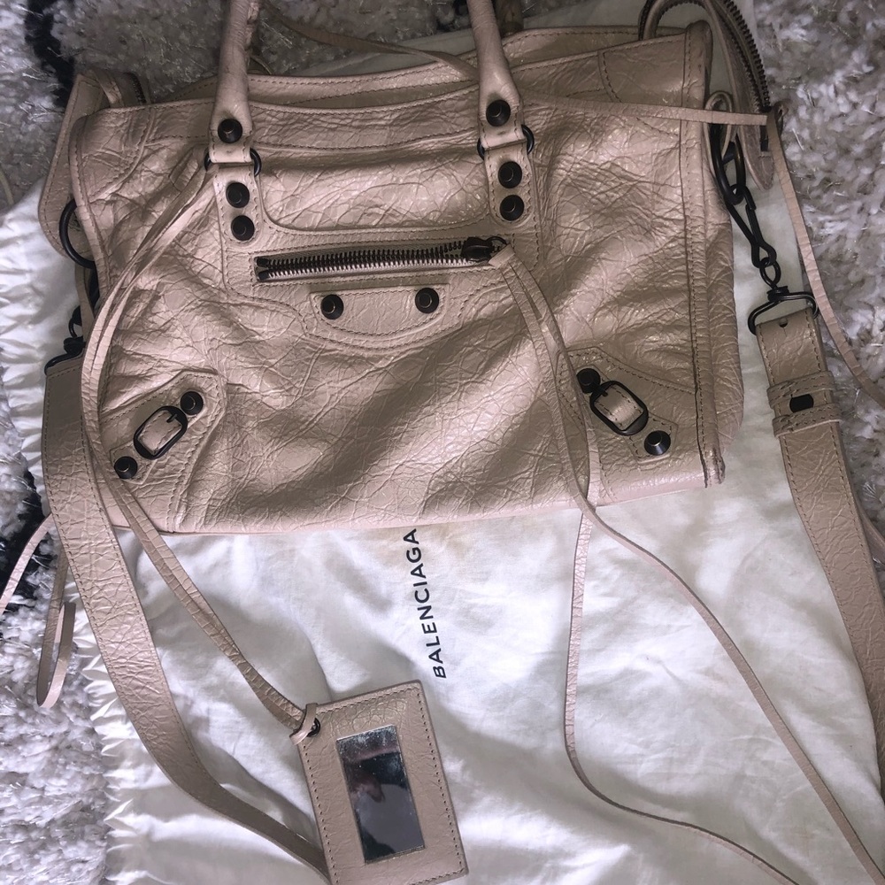 “Balenciaga” medium bag! Mirror, strap, n dust bag